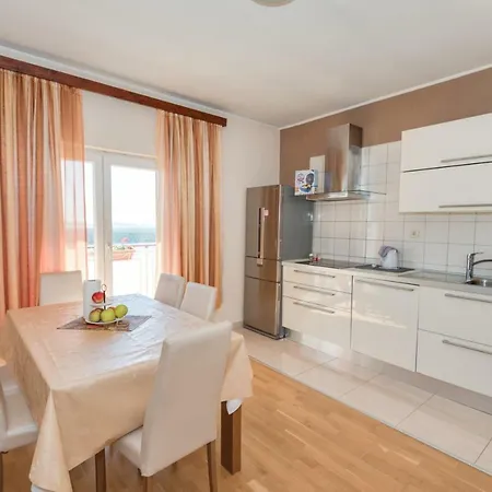 Lara Apartment *